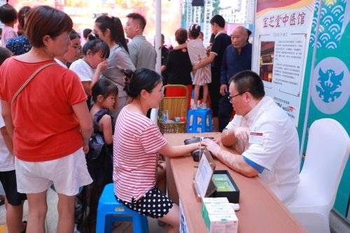 傳承中醫(yī)文化，守護銀齡健康——成都寶芝堂中醫(yī)館受邀參加2025天府銀齡芳華藝術(shù)團節(jié)目展演暨養(yǎng)生服務(wù)活動